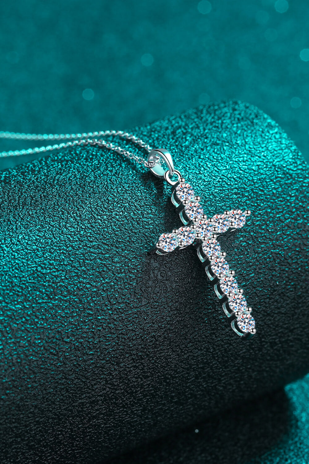 Liby Moissanite Cross Pendant Chain Necklace